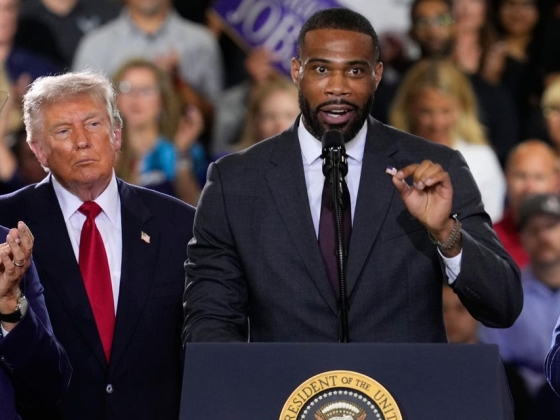 A Trump által támogatott michigani kongresszusi jelölt nyomon követi valakit, aki kiesett