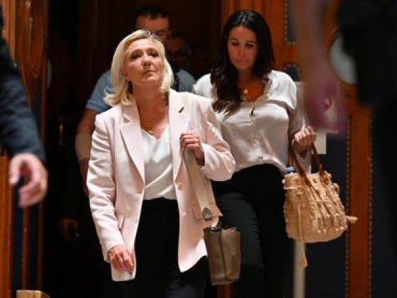Váratlan fordulat: Le Pen elkerülte a börtönt, azonnal beintett Magyar Péternek is