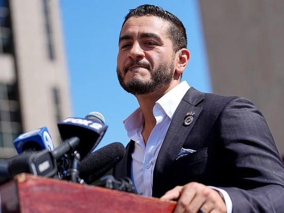 A baloldali demokrata Abdul El-Sayed megdöbbenve legyőzte a jelöltet a michigani előválasztáson