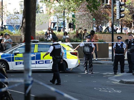 Négy késelés után letartóztattak egy nőt London központjában