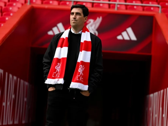 Máris kritizálják a Liverpool új edzőjét, gyors megoldást várnak tőle