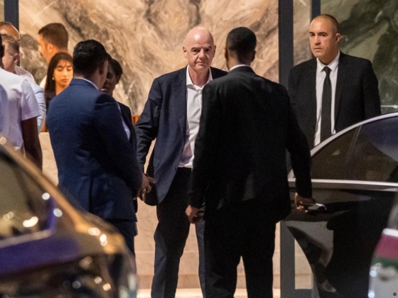 Infantino, a FIFA elnöke a válságtalálkozó után marad