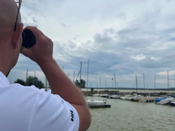 A Velencei-tó iszapjába süppedt egy nő, szolgálaton kívüli rendőr mentette ki