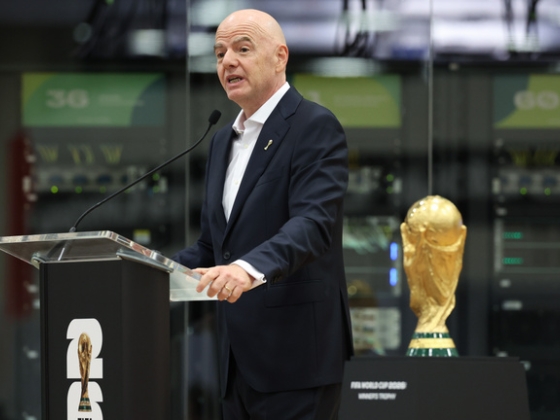 FIFA-botrány: bocsánatkérés után fenyegetni kezdett a szorult helyzetbe kerülő elnök