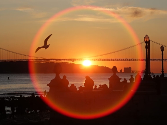 60 éve köti össze a partokat: április 25. A híd továbbra is Portugália legforgalmasabb átkelőhelye