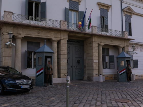 Hatvanezren szavaztak az új köztársasági elnökről, mutatjuk, hogy ki lett a befutó