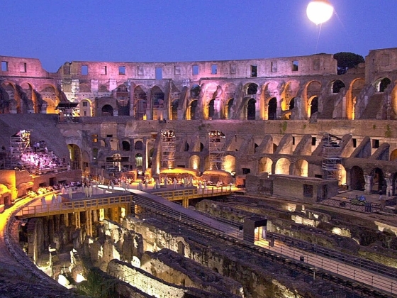 Arról álmodik, hogy sötétedés után megnézze a Colosseumot? Olaszország meghosszabbítja a nyitvatartást a főbb kulturális helyszíneken