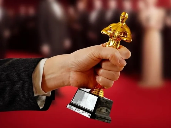 Oscar-díjas világsztár bukkant fel Tatán, fotó is készült róla