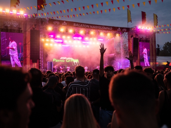 Hundred Sins a Strand Fesztivál nagyszínpadán mutatja be először vadonatúj show-ját