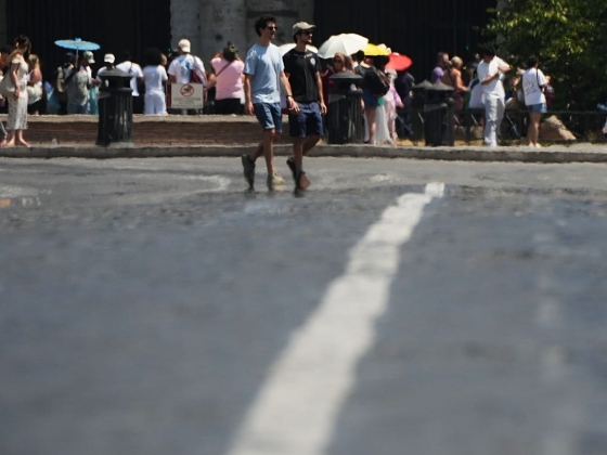 Az európai kánikula minden nagyobb olaszországi várost vörös riadóba helyez, mivel Ausztria hőségrekordot döntött