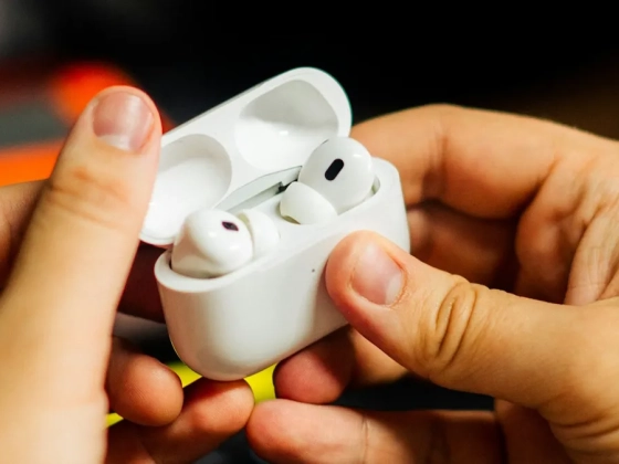 Az Apple kamerás AirPods fülhallgatói már idén megérkezhetnek
