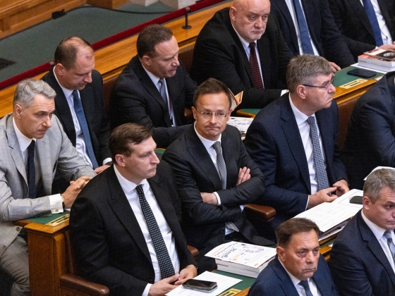 A júliusi parlamenti hiányzások miatt Lázár János, Szijjártó Péter, Orbán Balázs, Pócs János és Hankó Balázs kapott kevesebb fizetést