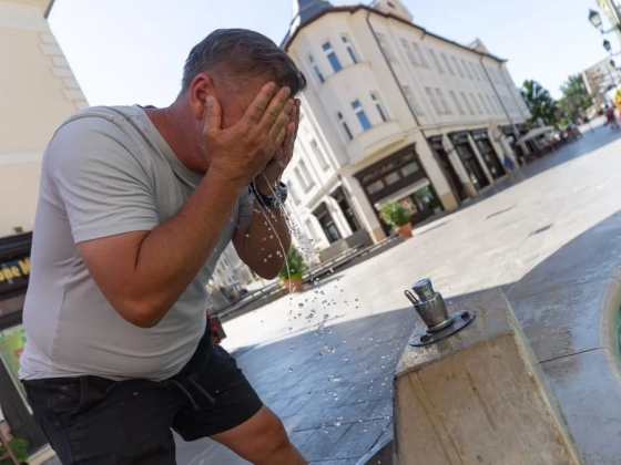A hőség miatt 10 százalékkal több segélyhívás futott be a mentőkhöz