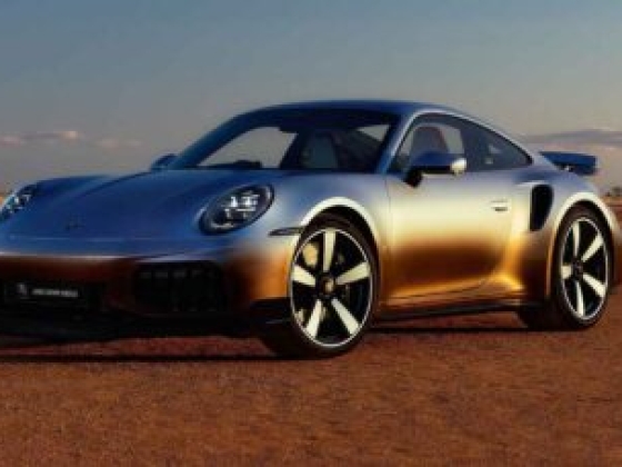 A Porsche olyan 911 Turbo S modellt készített, amelynek fényezése a fénytől függően változtatja a színét
