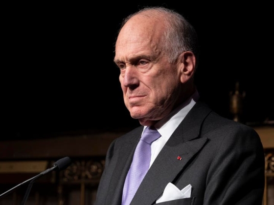 A milliárdos Trump Pal, Ron Lauder több mint 70 millió dollárt költött politikára – most láthatóan meghajol