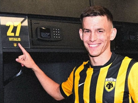 Félbeszakította Vitális Milánt a bemutatásán, és magyarul kiáltott az AEK elnöke