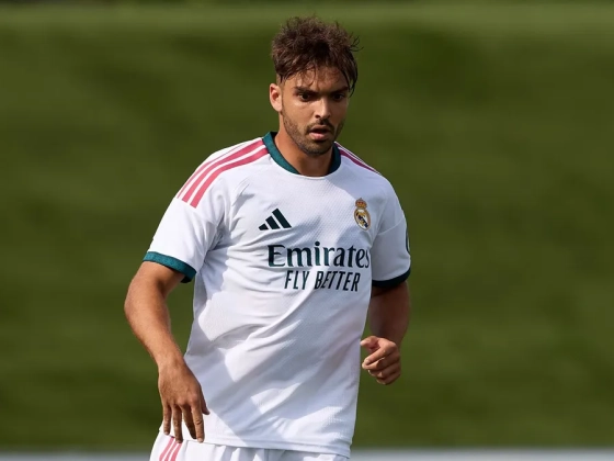 Raúl Asencio a Liverpool célkeresztjében; 45 millió fontért vált meg kapusától a Man. City – ez történt csütörtökön a transzferpiacon
