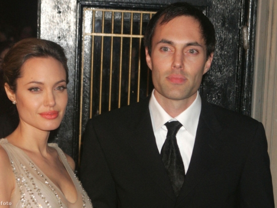Coming outolt Angelina Jolie bátyja