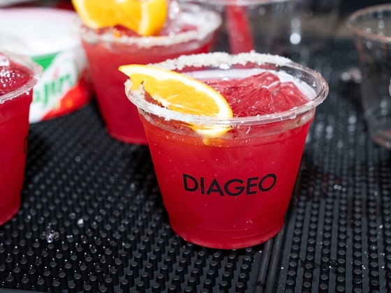 A Diageo italóriás 1 milliárd dolláros költségcsökkentést mutat be a lassuló növekedés leküzdésére