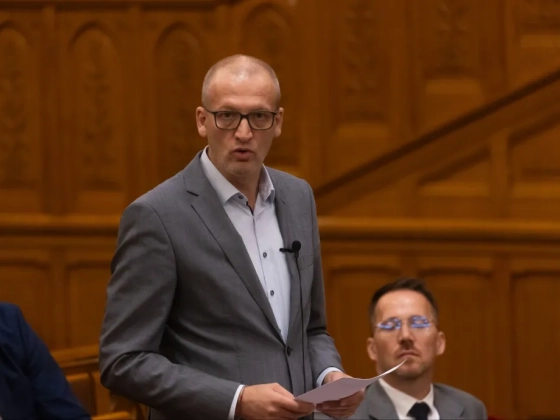 Tarr Zoltán szerint sem ő, sem a minisztérium nem szól bele a közmédia átalakításába
