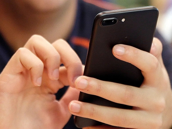 Az EU új AI átláthatósági szabályai a mindennapi felhasználókra is vonatkoznak, nem csak a Big Techre