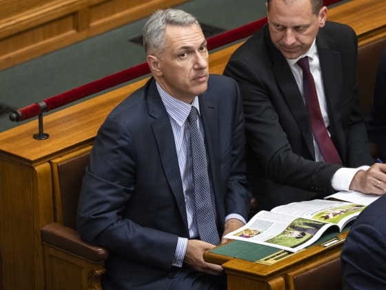 Négyen pályáznak Lázár János megüresedett posztjára a teniszszövetségnél