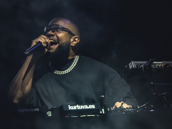 Drake titkos fegyvere a pult mögött a budai Várban, elektronikus zenei őrület várja a partiarcokat