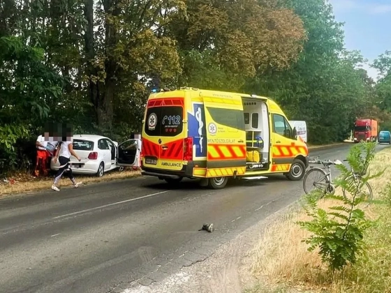 Mentőhelikopter landolt a helyszínen, kerékpárost gázoltak Kecskemét mellett - videó