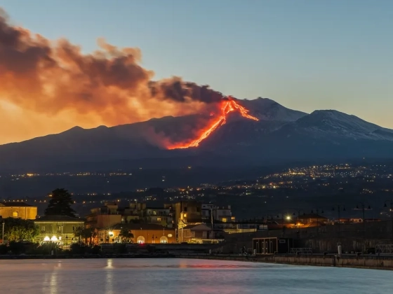 Kitört az Etna, le kellett zárni Catania repülőterét