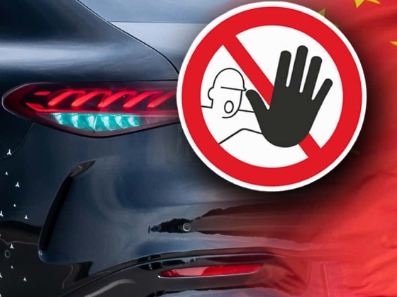 Kék fények az autonóm autókon: Kína betiltja a Mercedes ötletét