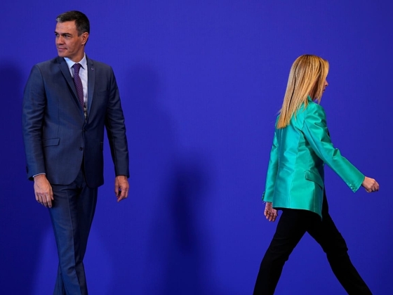 Spanyolország két napot ad Olaszországnak, hogy feloldja a spanyol utazók határellenőrzését a ceutai migránsroham után