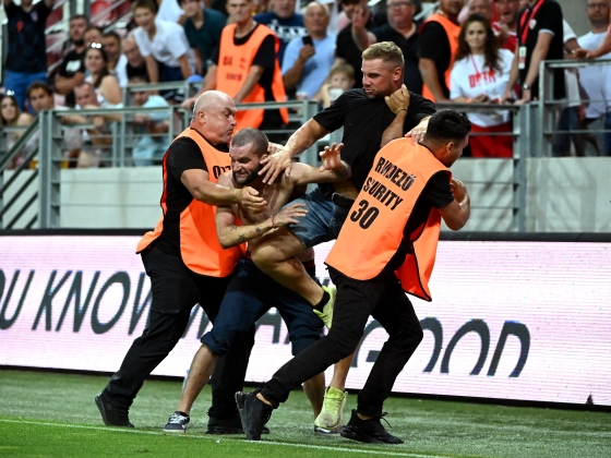 Négy szurkolót előállítottak a botrányos miskolci Konferencialiga-selejtező után