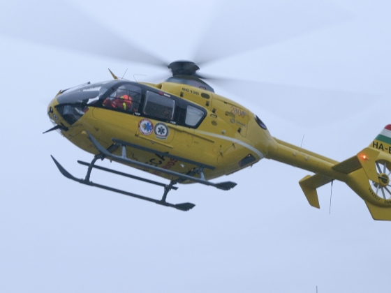 Dráma a győri élményfürdőben: súlyosan megsérült egy 4 éves kisfiú, mentőhelikopter is érkezett