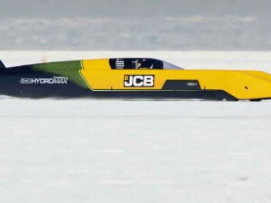 A JCB Hydromax eléri az 592,8 km/h-t, és sebességi rekordot dönt Bonneville-ben
