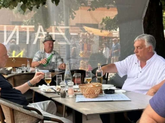 Végre péntek: Orbán Viktor sörrel és trombitaszóval lazít Szerbiában