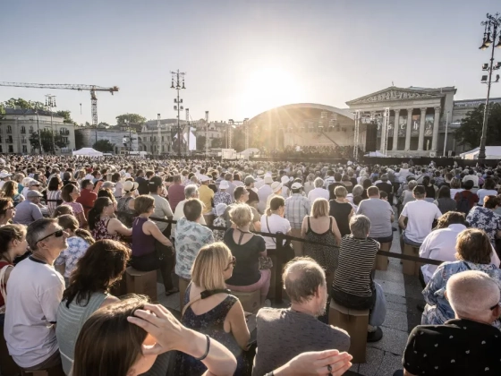 Ingyenes szabadtéri koncertet ad a Budapesti Fesztiválzenekar a Hősök terén