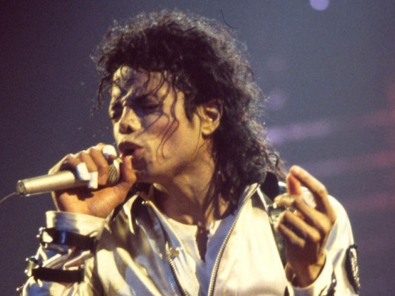 Michael Jackson több slágerlistát is szabályoz különböző 1. számú albumokkal