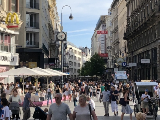 Jóízű szundikálás mentette meg a legszerencsésebb buszsofőr életét