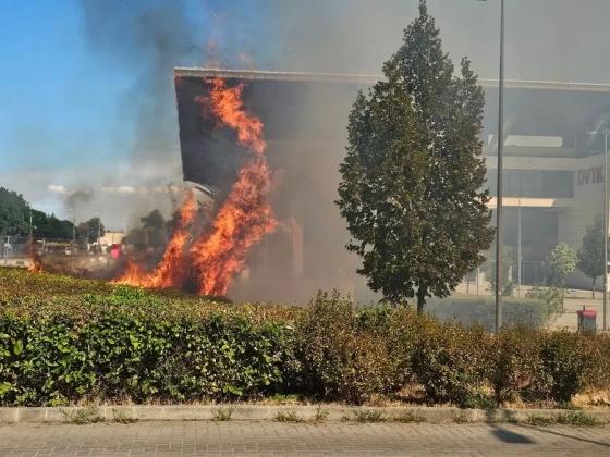 Hatalmas tűz ütött ki a DVTK Stadionnál Miskolcon - fotó, videó