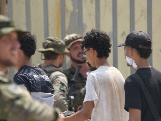 Ceuta: Madridnak váratlan gondja akadt a kiskorú migránsokkal, miközben Rómával is kitört a határháború