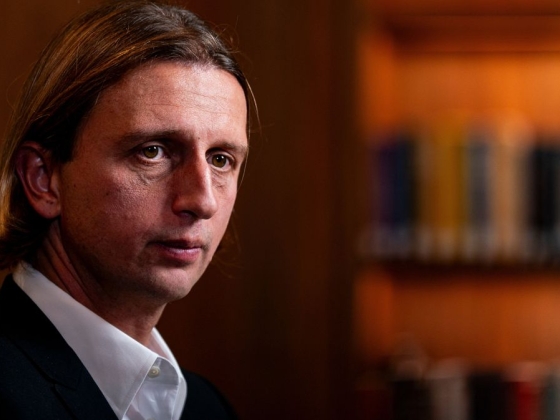 Beperelték a Revolut fejét: elfelejtett befizetni pár milliárdot Nik Storonsky – egy elátkozott jacht miatt van óriási balhé