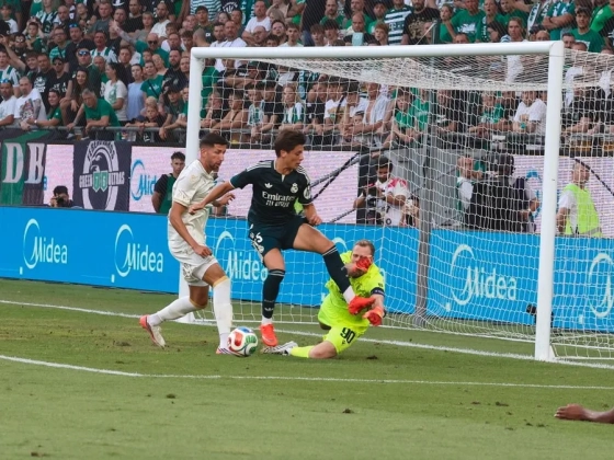 Dibusz Dénes elárulta, miért járt nagyon jól a Real Madrid a Fradi elleni meccsel