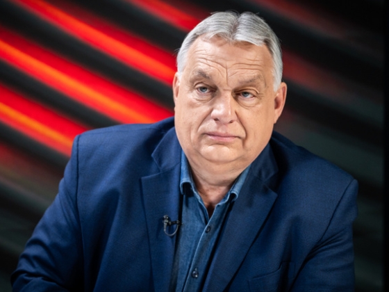 Videóra vették, mit csinál Orbán Viktor Szerbiában, nem akárkik bukkantak fel mellette