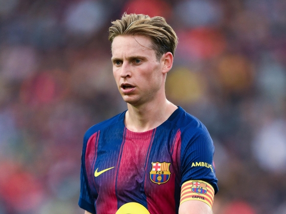 Az FC Barcelona „dühöng” Frenkie De Jong ellen