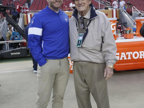 Sean McVay megkapta az NFL Mojo-t nagypapától, aki Roger Craig Hall Of Famert hozta a San Francisco 49ersbe