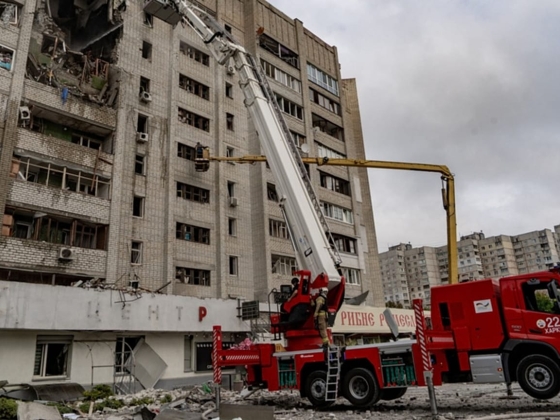13-an meghaltak Ukrajnában és 90-en megsebesültek, amikor Oroszország fokozza az ukrán városok éjszakai bombázását