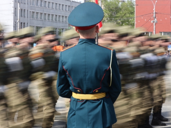 Gátlástalan csalássorozat terjed Oroszországban, az újoncokra vadásznak a „fekete özvegyek”