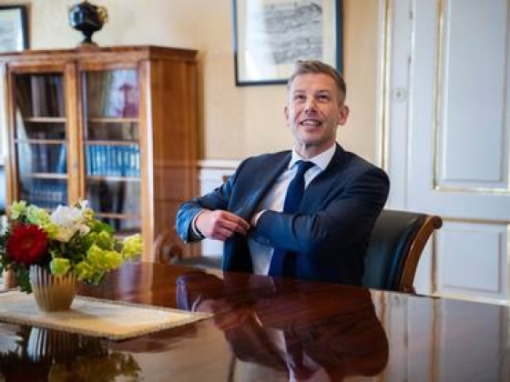 Felköszöntötte magát Magyar Péter és egy ünnepélyes felvételt is villantott