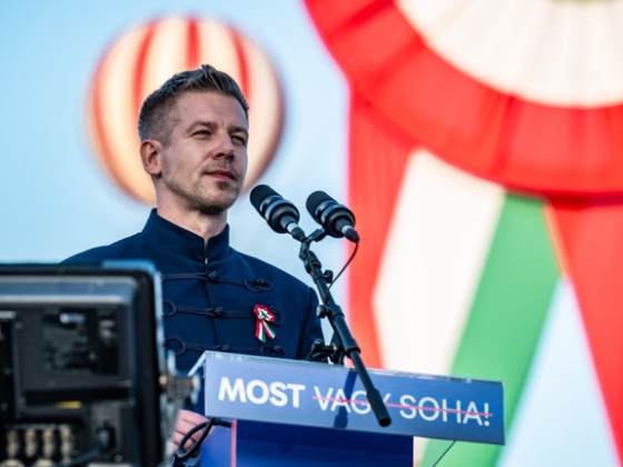 A mézesheteknek vége, elkezdhetünk végre politizálni
