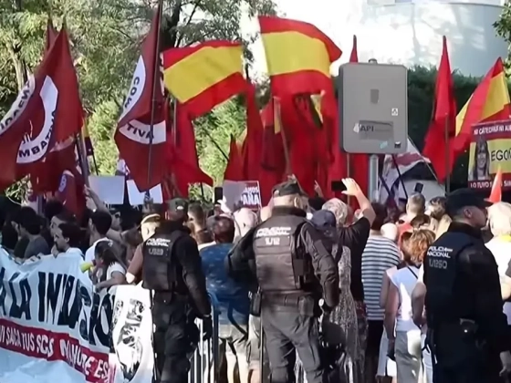 Több ezren vonultak utcára Ceutában a migrációs válság miatt